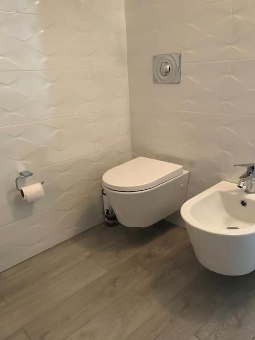 Warm Apartment In The Center Of Tirana City Extérieur photo