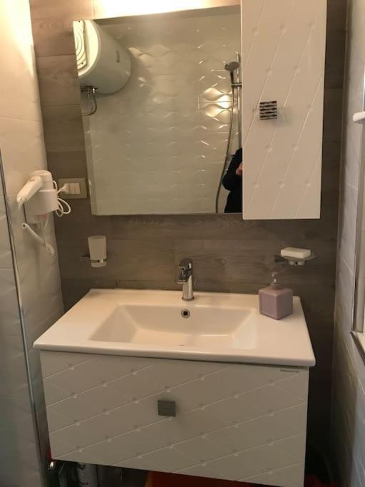 Warm Apartment In The Center Of Tirana City Extérieur photo