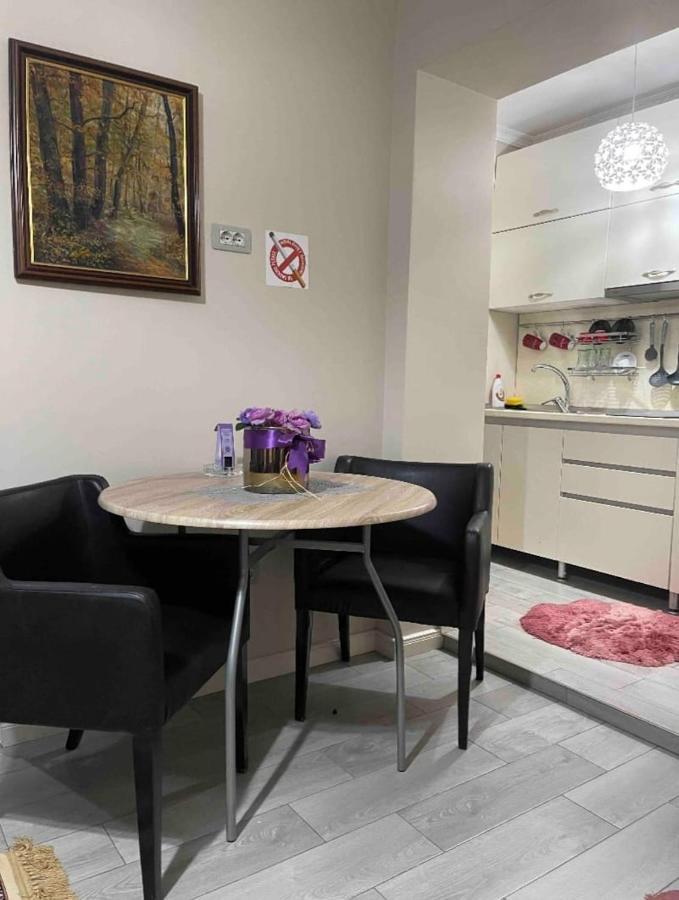Warm Apartment In The Center Of Tirana City Extérieur photo
